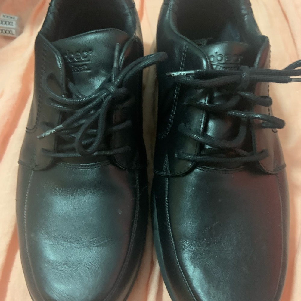 Abeo Barrett slip resistant rocker style shoes. 12M. Black in color